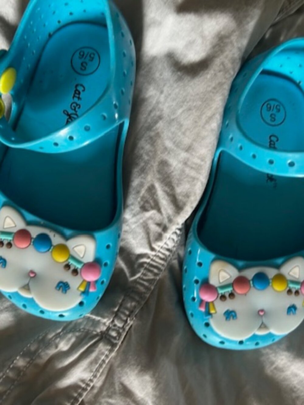 size 5 - 6 girls girl kids childrens sandals cat blue rubber five six - Picture 1 of 6